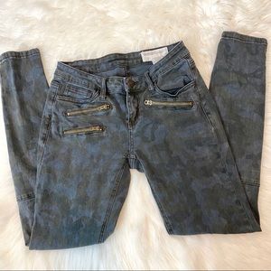 NWOT! Wish List Zipper Front Black Camo Jegging